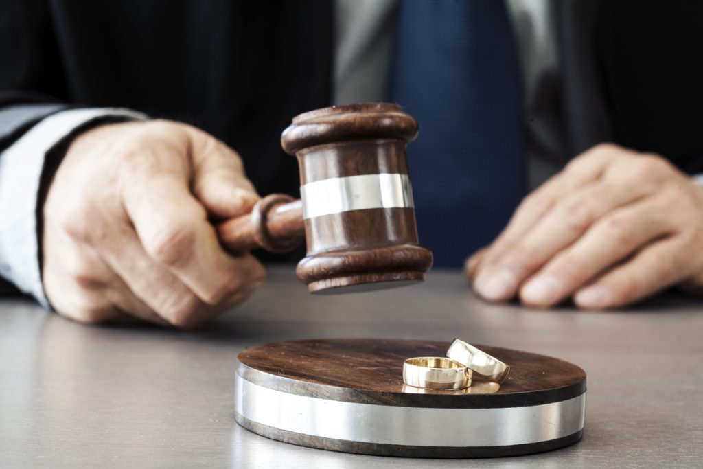 وکیل طلاق چه ویژگی هایی داشته باشد تا گرونده به بهترین نحو ممکن به پایان برسد؟